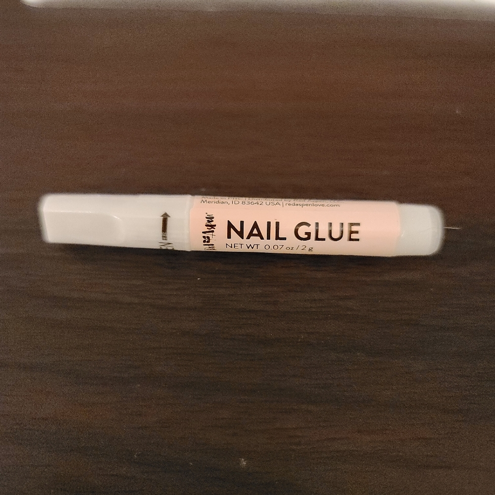 Red Aspen Nail Glue